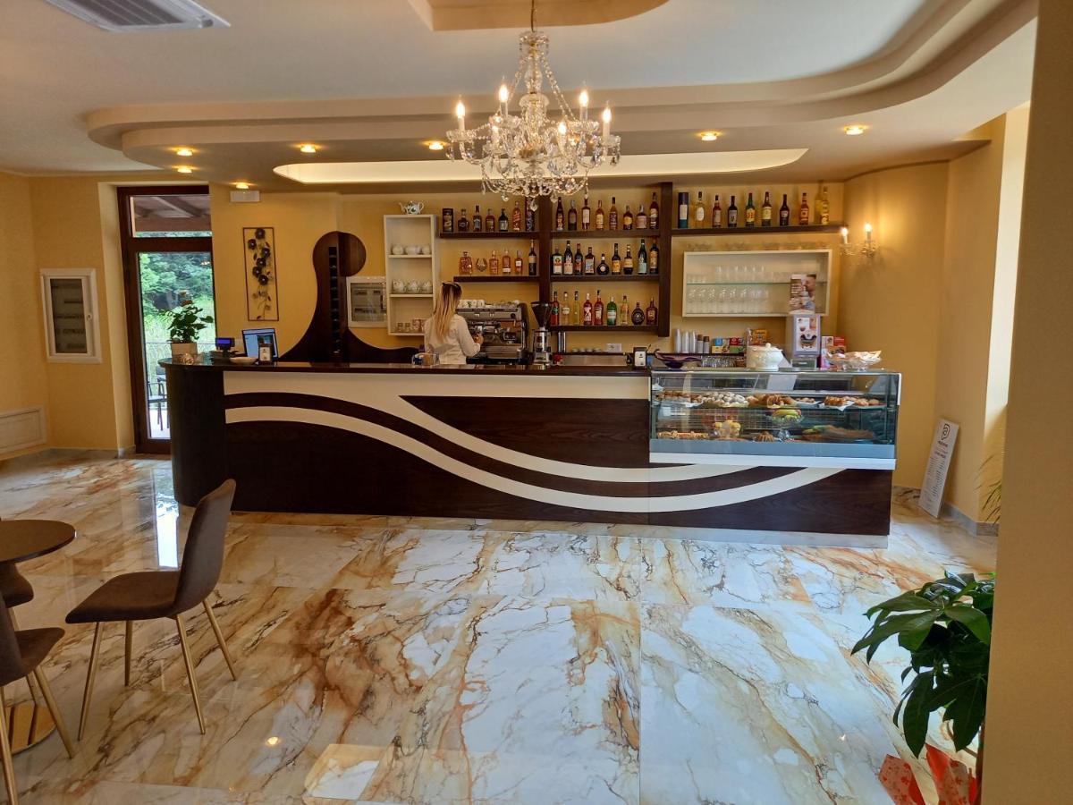 Hotel Ristorante Villa Terry Лаурия Инфериоре Екстериор снимка