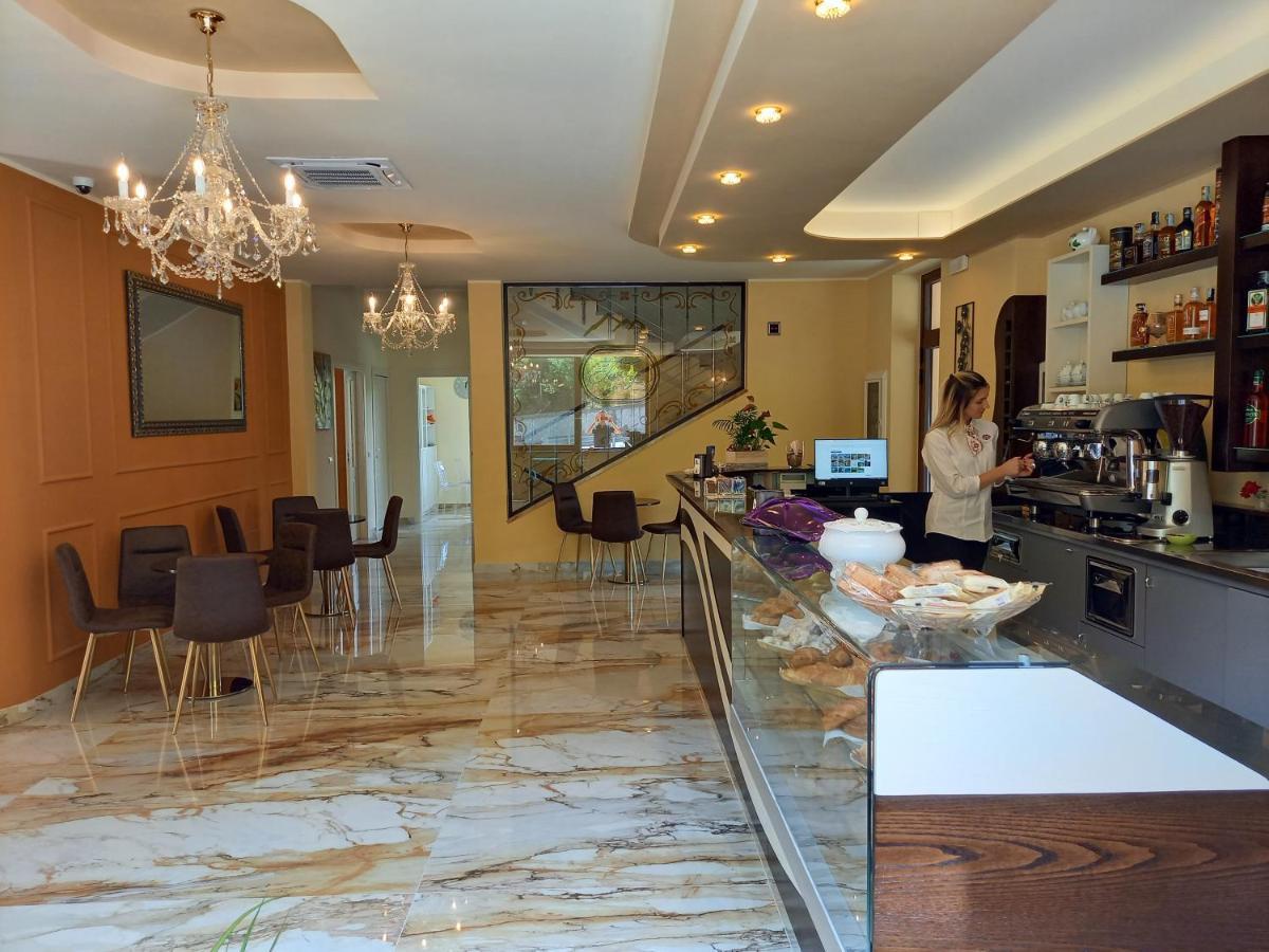 Hotel Ristorante Villa Terry Лаурия Инфериоре Екстериор снимка