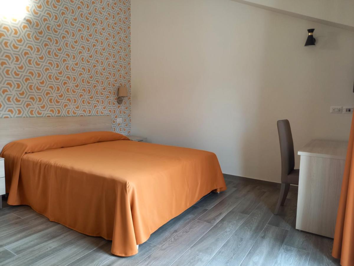 Hotel Ristorante Villa Terry Лаурия Инфериоре Стая снимка