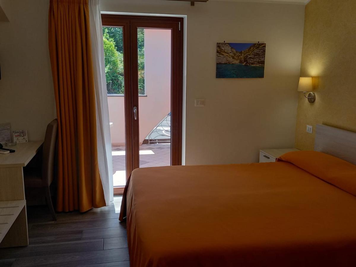 Hotel Ristorante Villa Terry Лаурия Инфериоре Екстериор снимка